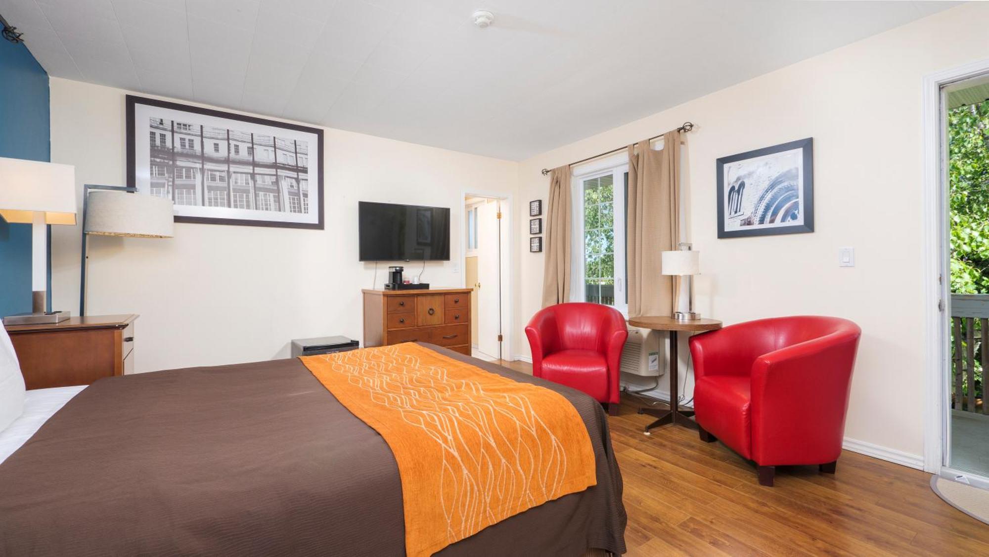 Coach House Hotel 3*